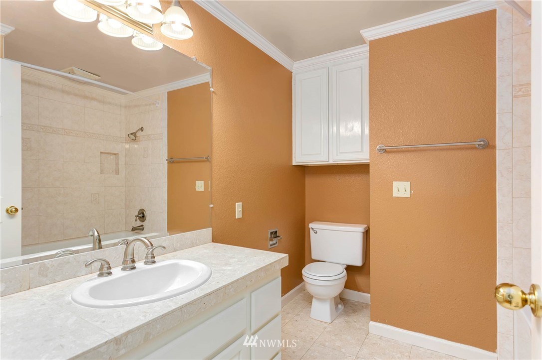 4315 Northeast 22nd Court Renton, WA 98059 - Photo 13 of 24