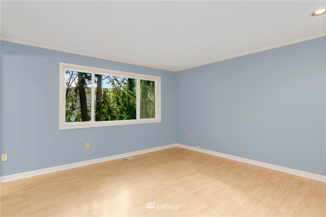 4315 Northeast 22nd Court Renton, WA 98059 - Photo 9 of 24