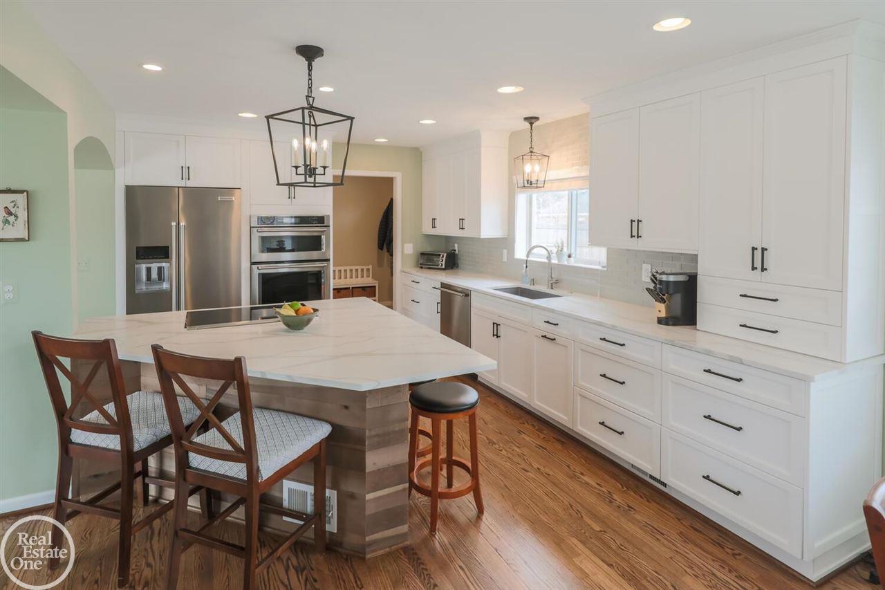1560 Torrey Road Grosse Pointe, MI 48236 - Photo 5 of 35 50066940-4.JPG
