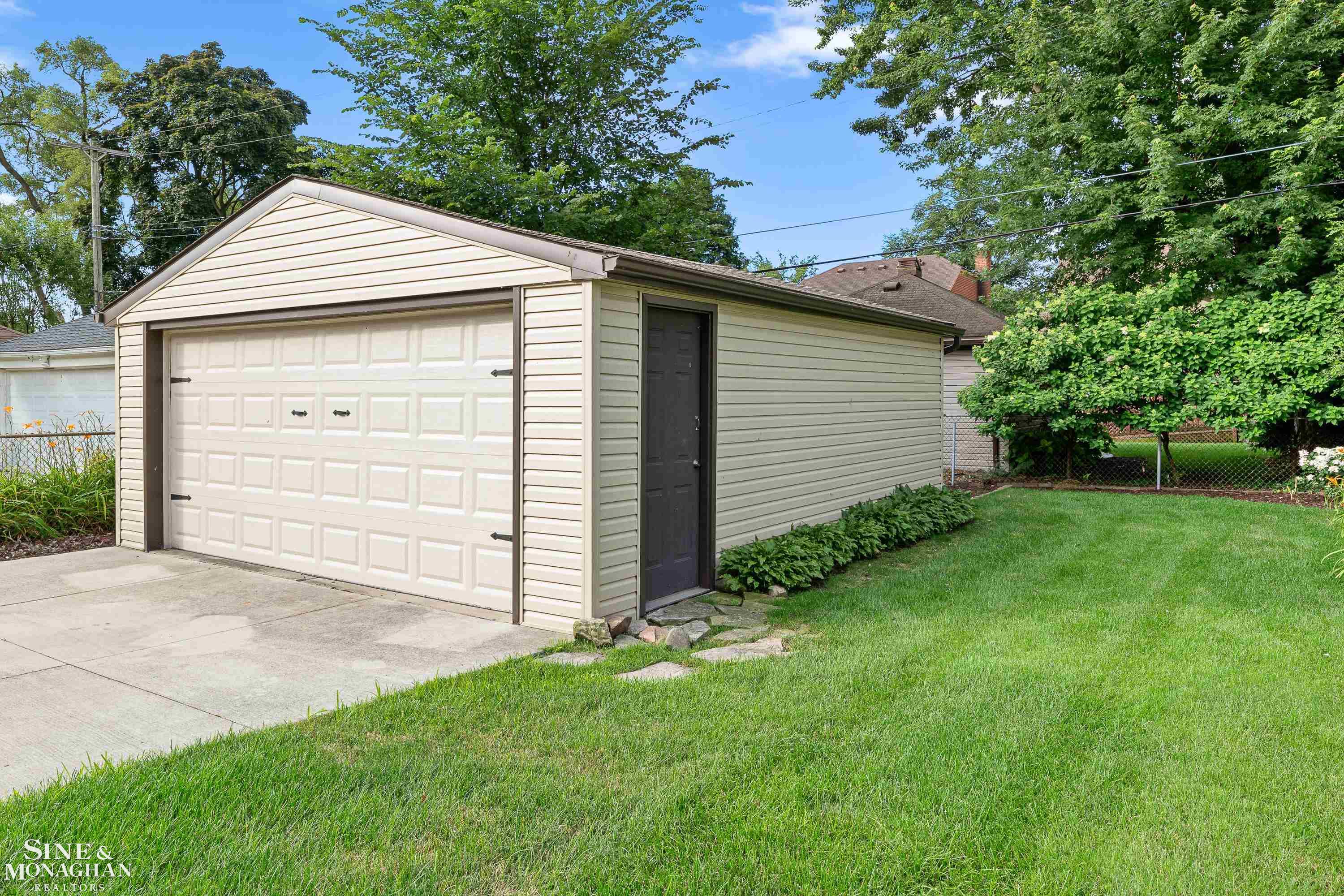 411 Cloverly Road Grosse Pointe Farms, MI 48236 - Photo 33 of 40