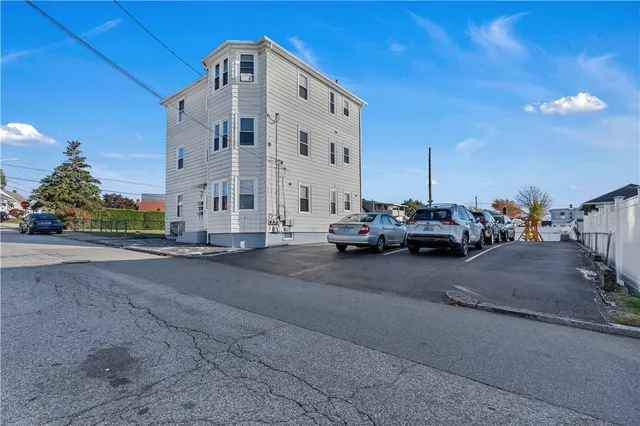 $1,800 | 78 Old Oak Avenue, Unit 2, Cranston, RI 02920