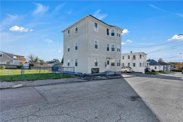 $1,800 | 78 Old Oak Avenue, Unit 2, Cranston, RI 02920