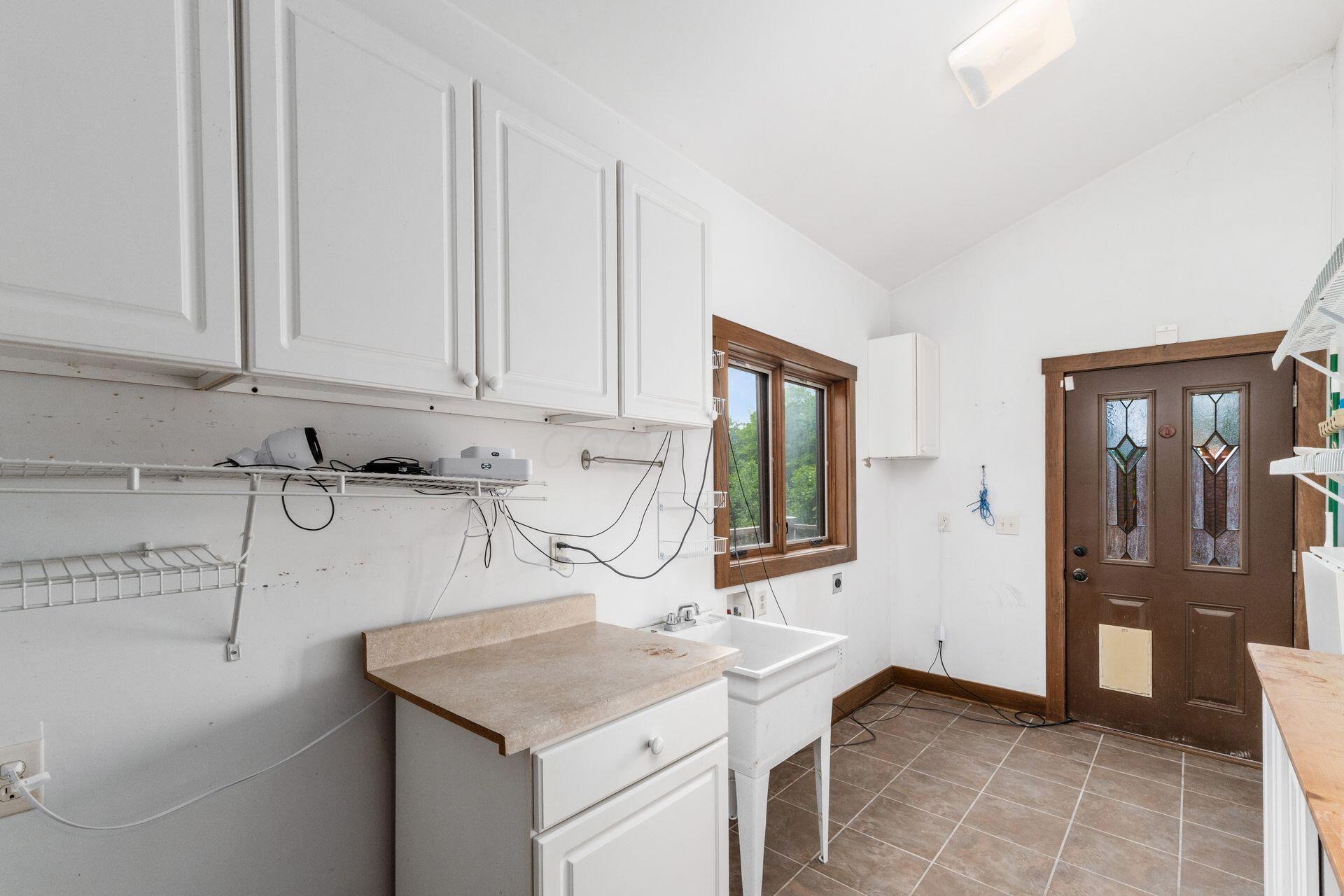 422 Debord Road Waverly, OH 45690 - Photo 27 of 57 1st Floor Laundry