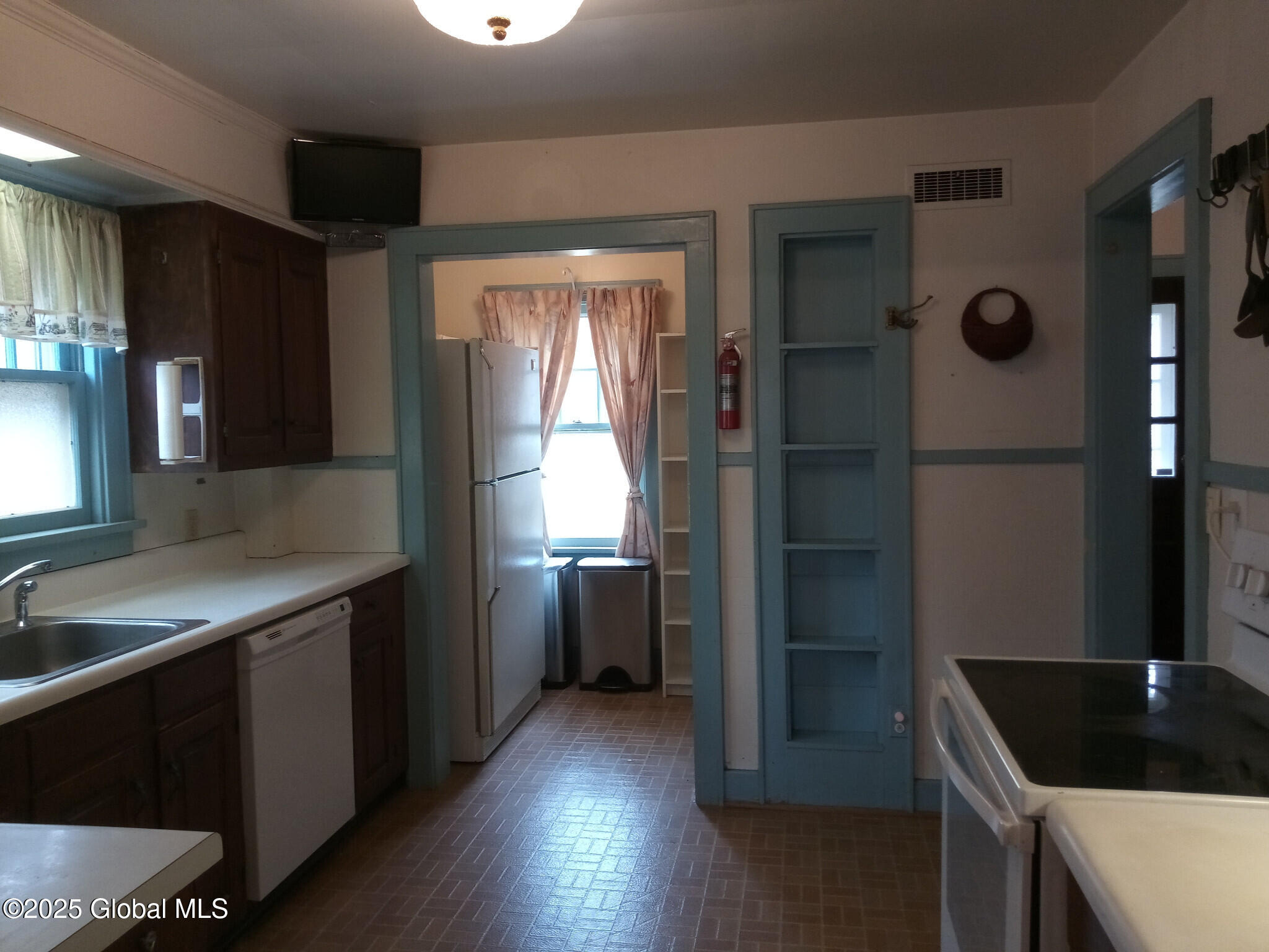 375 Wellington Road Bethlehem, NY 12054 - Photo 18 of 25 18) 56658-680fac9db78be