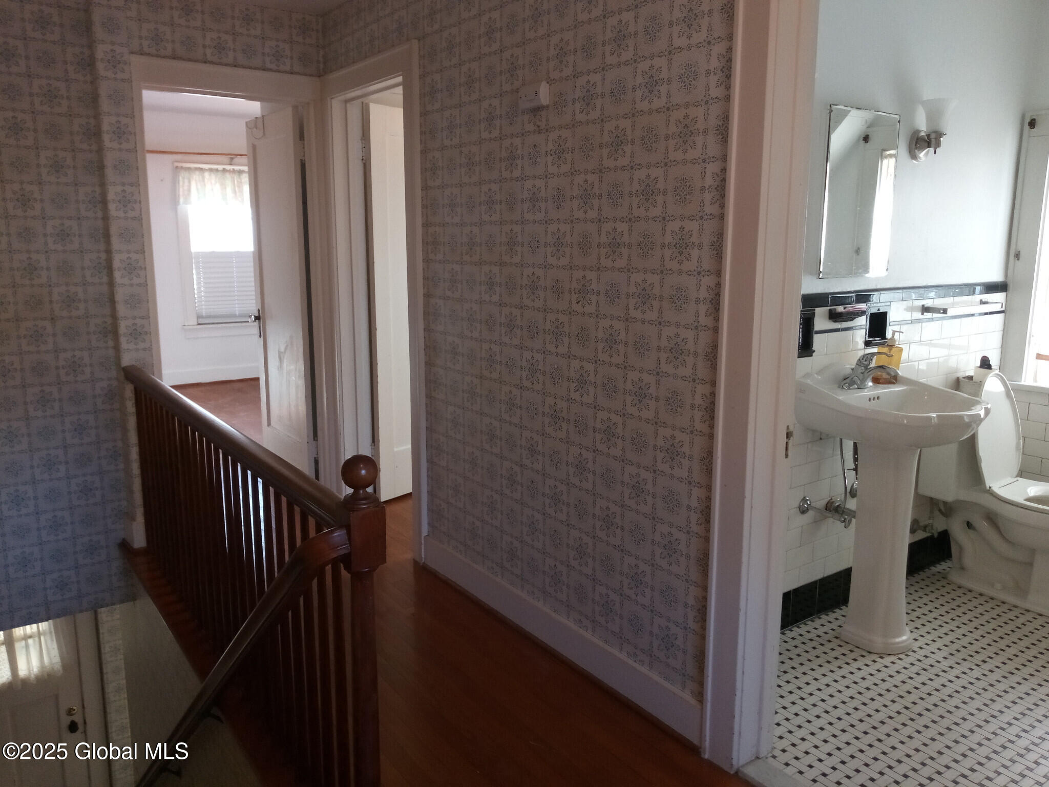 375 Wellington Road Bethlehem, NY 12054 - Photo 8 of 25 8) 56658-680fac3817004
