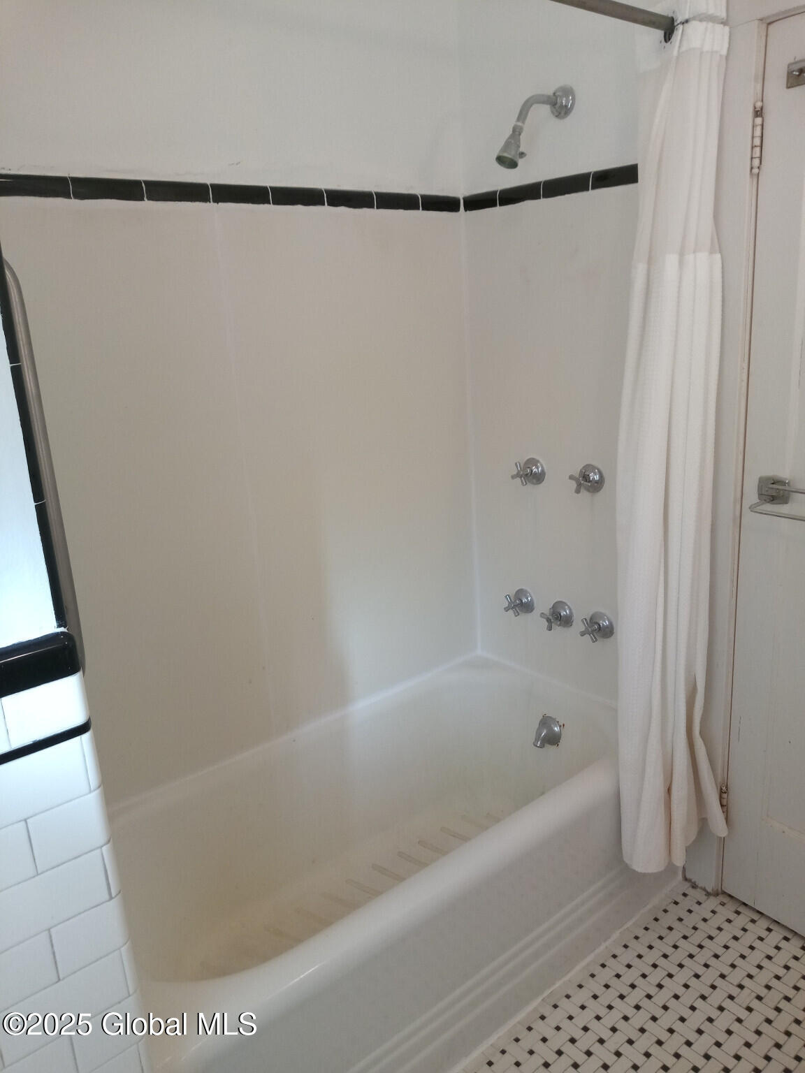 375 Wellington Road Bethlehem, NY 12054 - Photo 10 of 25 10) 56658-680fac49c102d