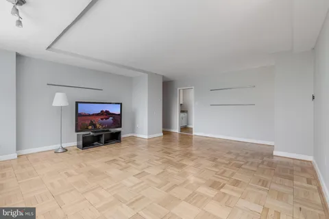 $220,000 | 1021 Arlington Boulevard, Unit 742, Arlington, VA 22209