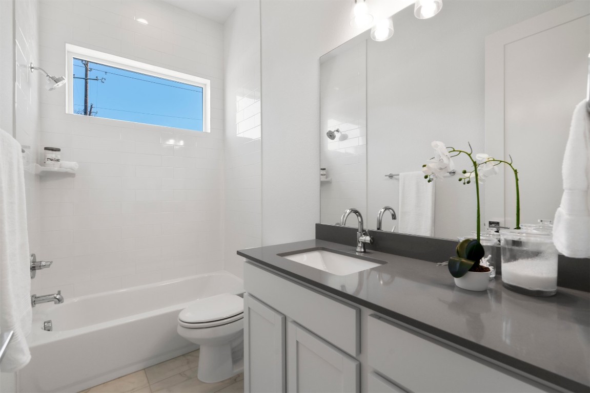 2050 Lohmans Spur Road, Unit 2203 Lakeway, TX 78734 - Photo 11 of 34 Full guest bathroom on the main floor