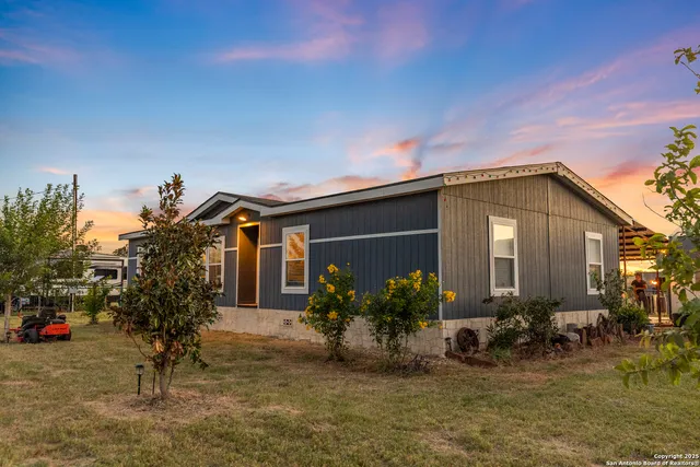 $468,000 | 14453 Farm To Market Road 472, Bigfoot, TX 78005
