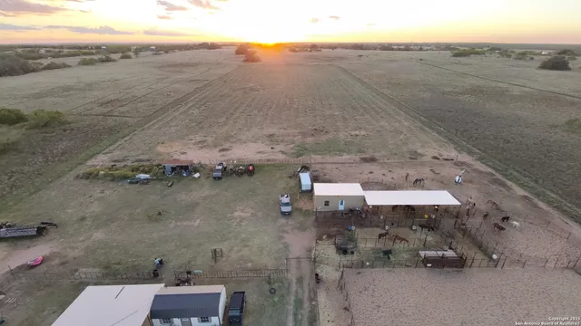 $468,000 | 14453 Farm To Market Road 472, Bigfoot, TX 78005