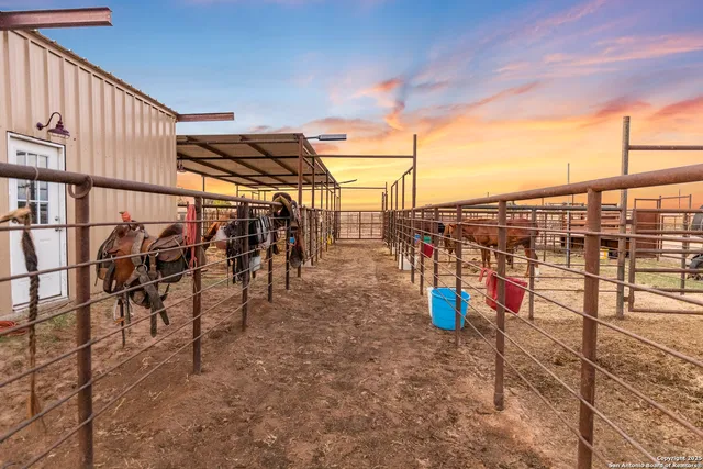 $468,000 | 14453 Farm To Market Road 472, Bigfoot, TX 78005