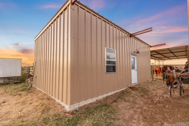 $468,000 | 14453 Farm To Market Road 472, Bigfoot, TX 78005