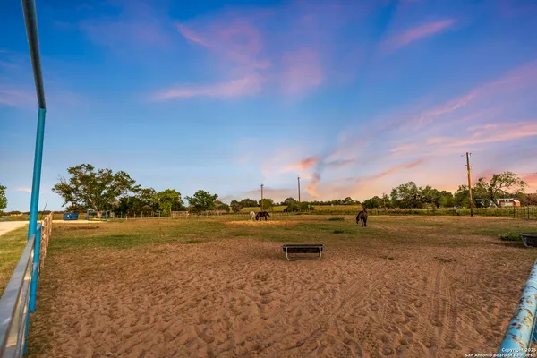 $468,000 | 14453 Farm To Market Road 472, Bigfoot, TX 78005