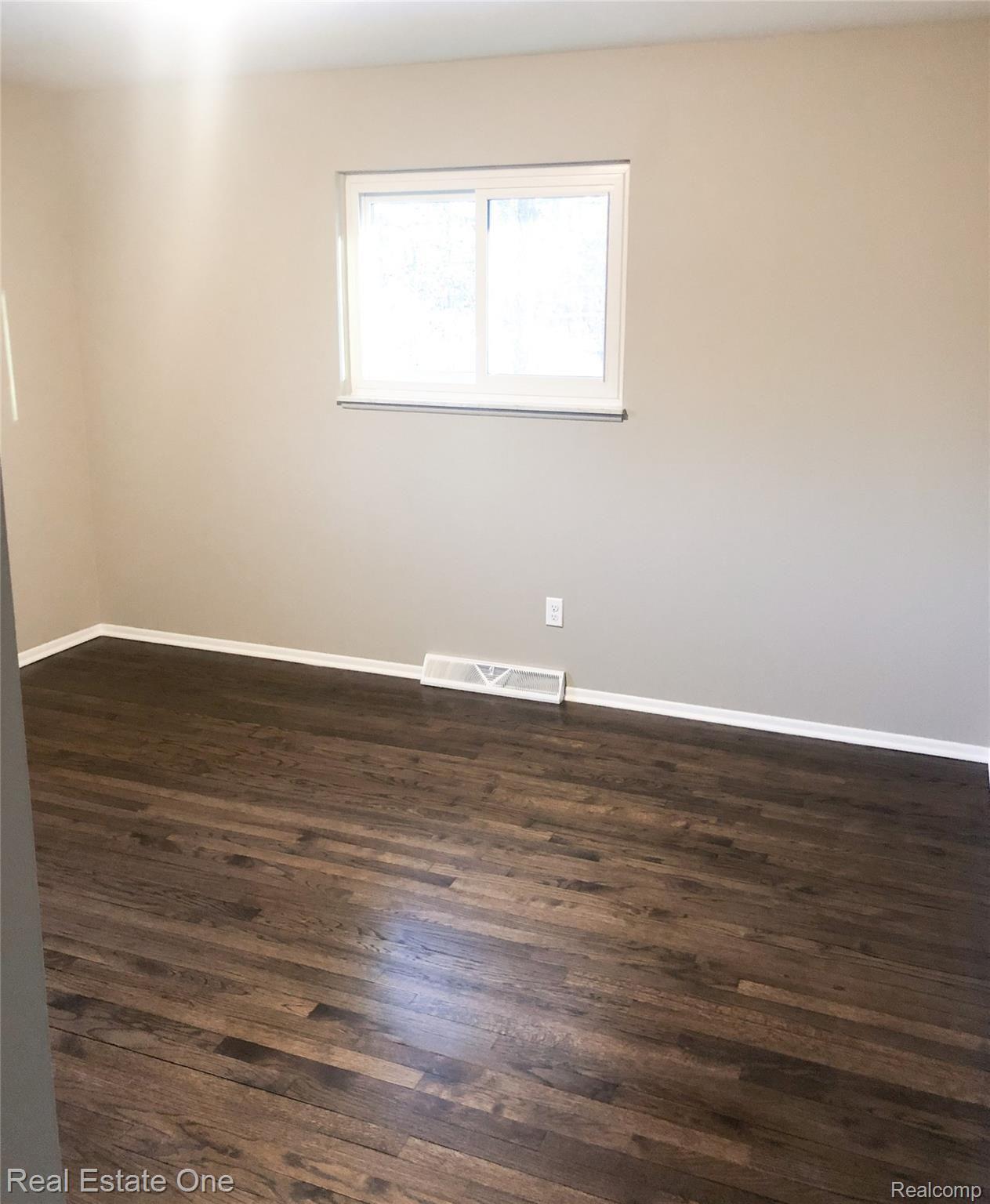 2222 Cole Road Lake Orion, MI 48362 - Photo 18 of 25 16b.jpeg