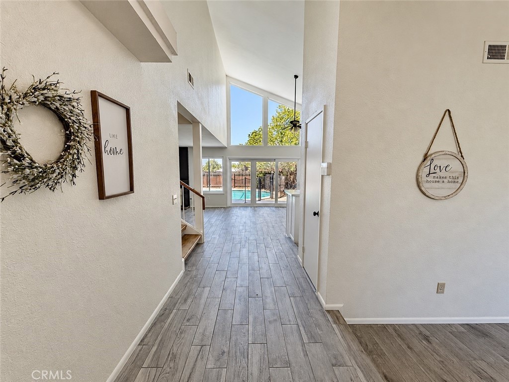 6257 Danbrook Drive Riverside, CA 92506 - Photo 4 of 43 Entry