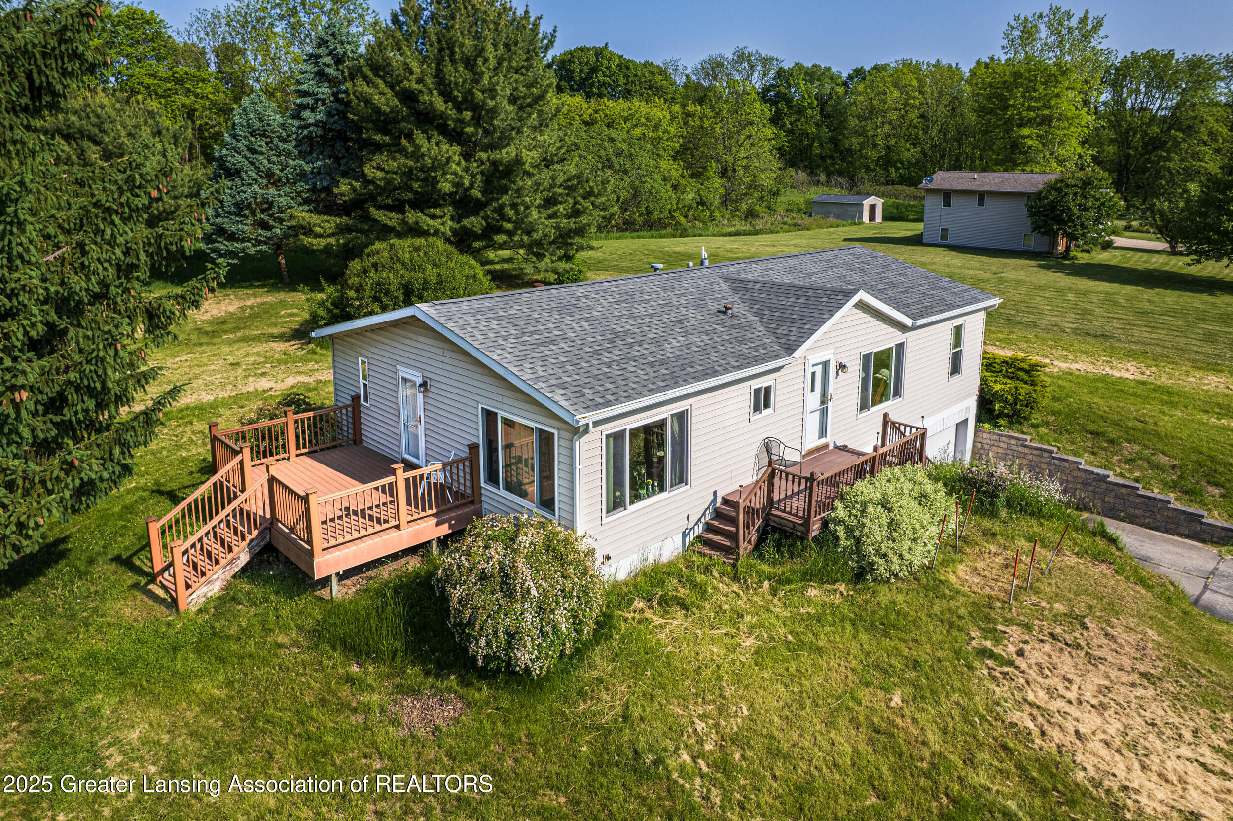 1200 South Michigan Road Eaton Rapids, MI 48827 - Photo 2 of 32 Front