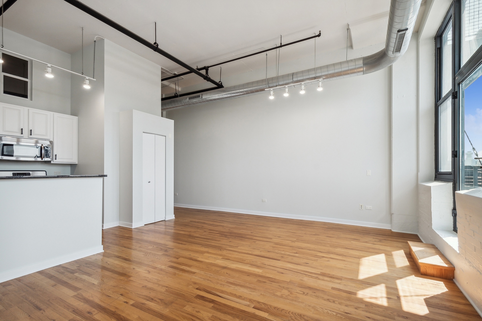 1224 West Van Buren Street, Unit 301 Chicago, IL 60607 - Photo 4 of 14 a view of an empty room