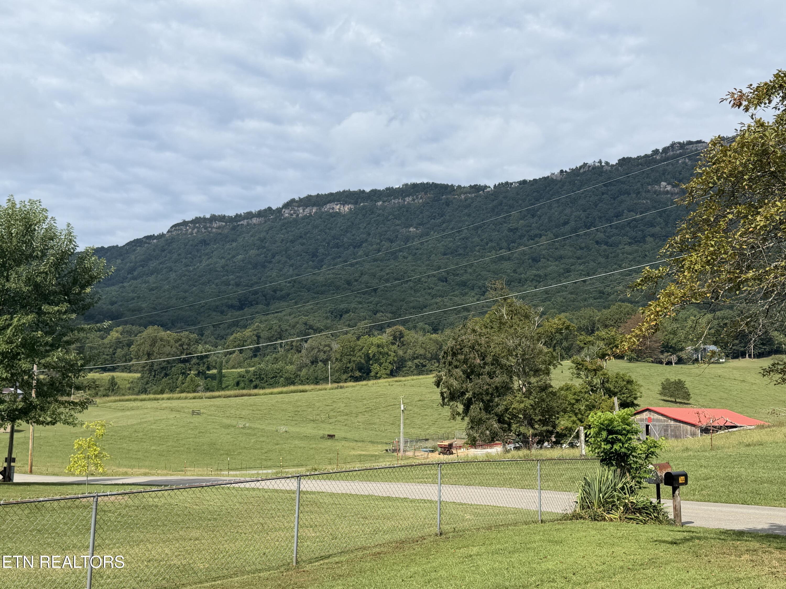 744 Cross Valley Road La Follette, TN 37766 - Photo 4 of 44 IMG_9754