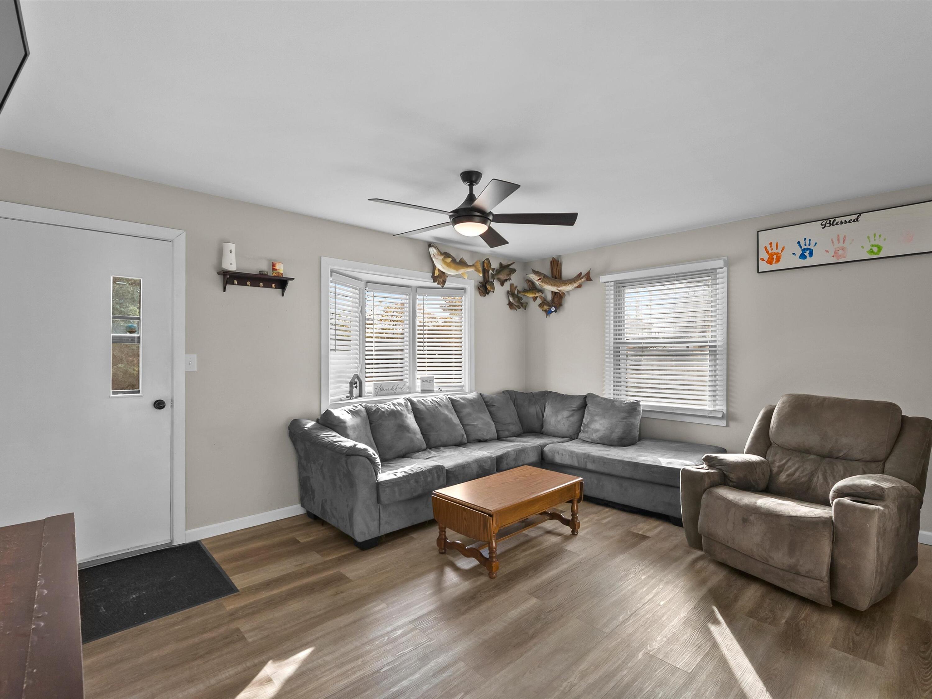 2608 Jackson Street Two Rivers, WI 54241 - Photo 8 of 21 11-011_2657086_01204