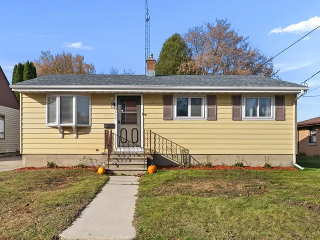 $159,900 | 2608 Jackson Street, Two Rivers, WI 54241