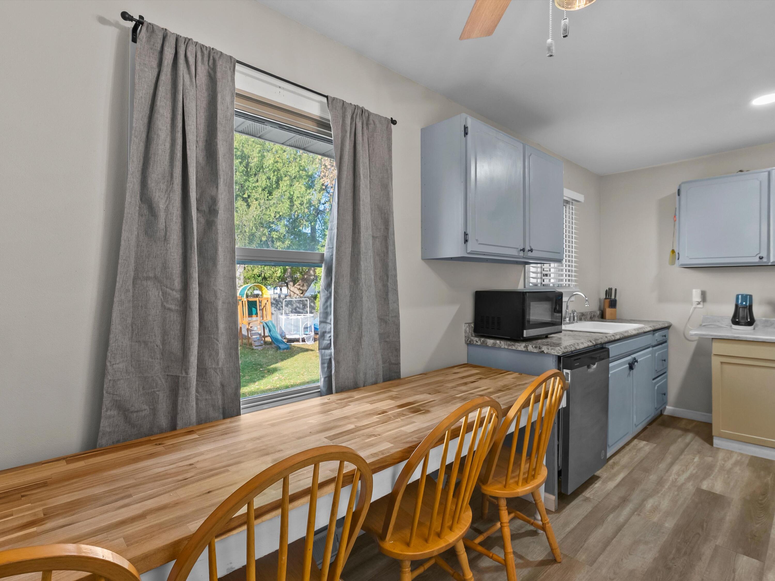 2608 Jackson Street Two Rivers, WI 54241 - Photo 6 of 21 15-015_2657086_01224