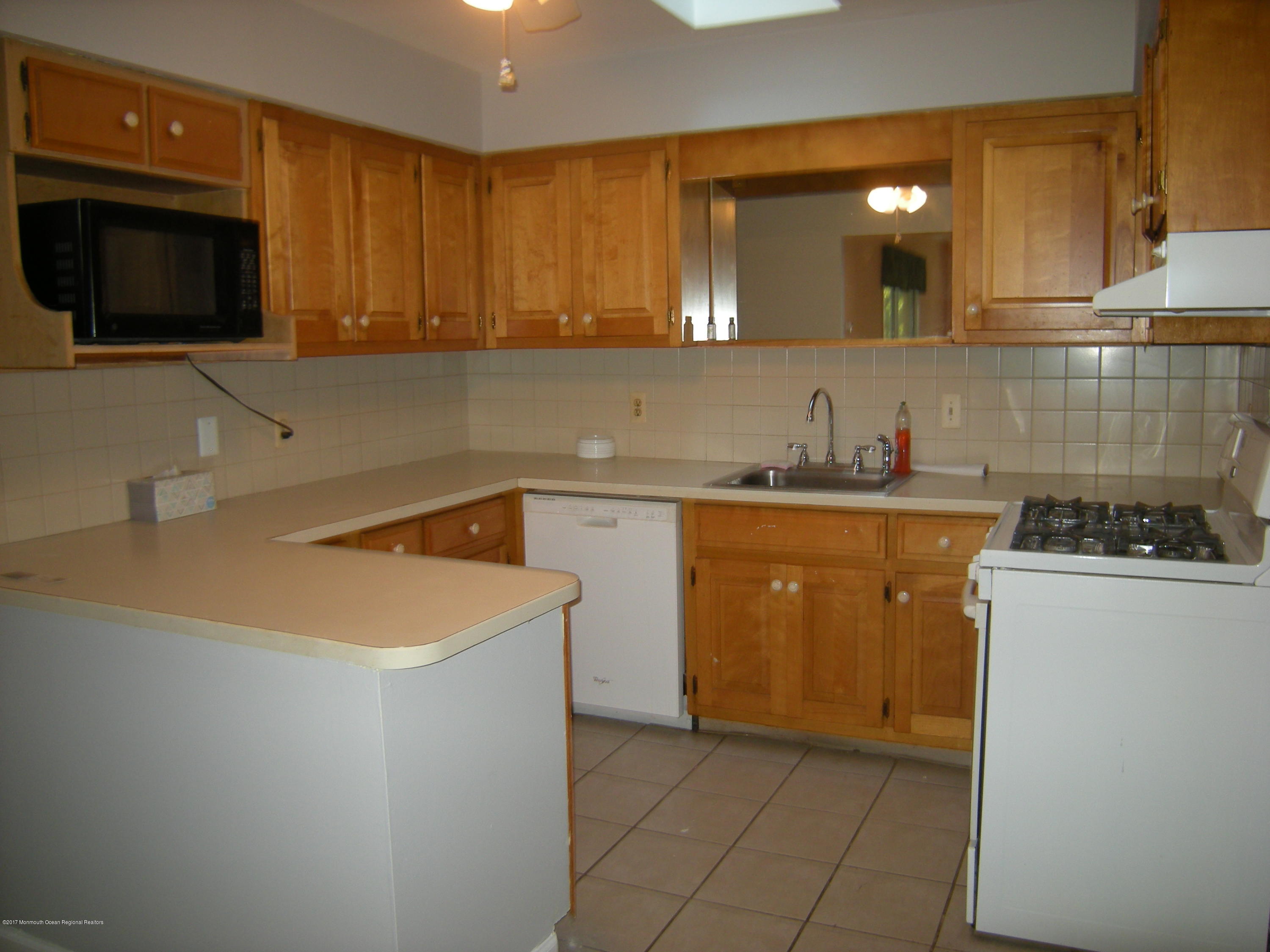 111 Riptide Avenue Manahawkin, NJ 08050 - Photo 3 of 22 DSCN3213
