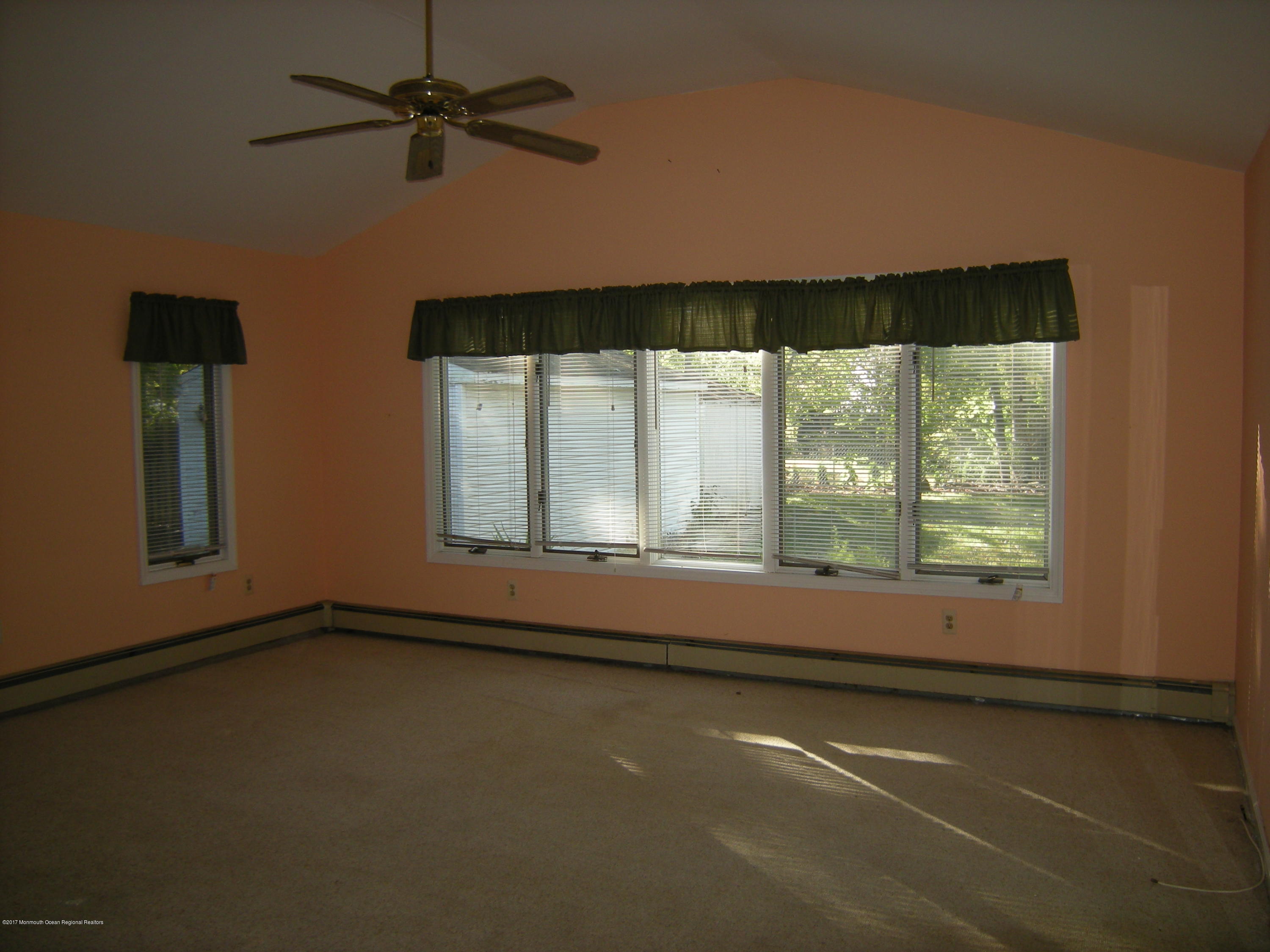111 Riptide Avenue Manahawkin, NJ 08050 - Photo 4 of 22 DSCN3209