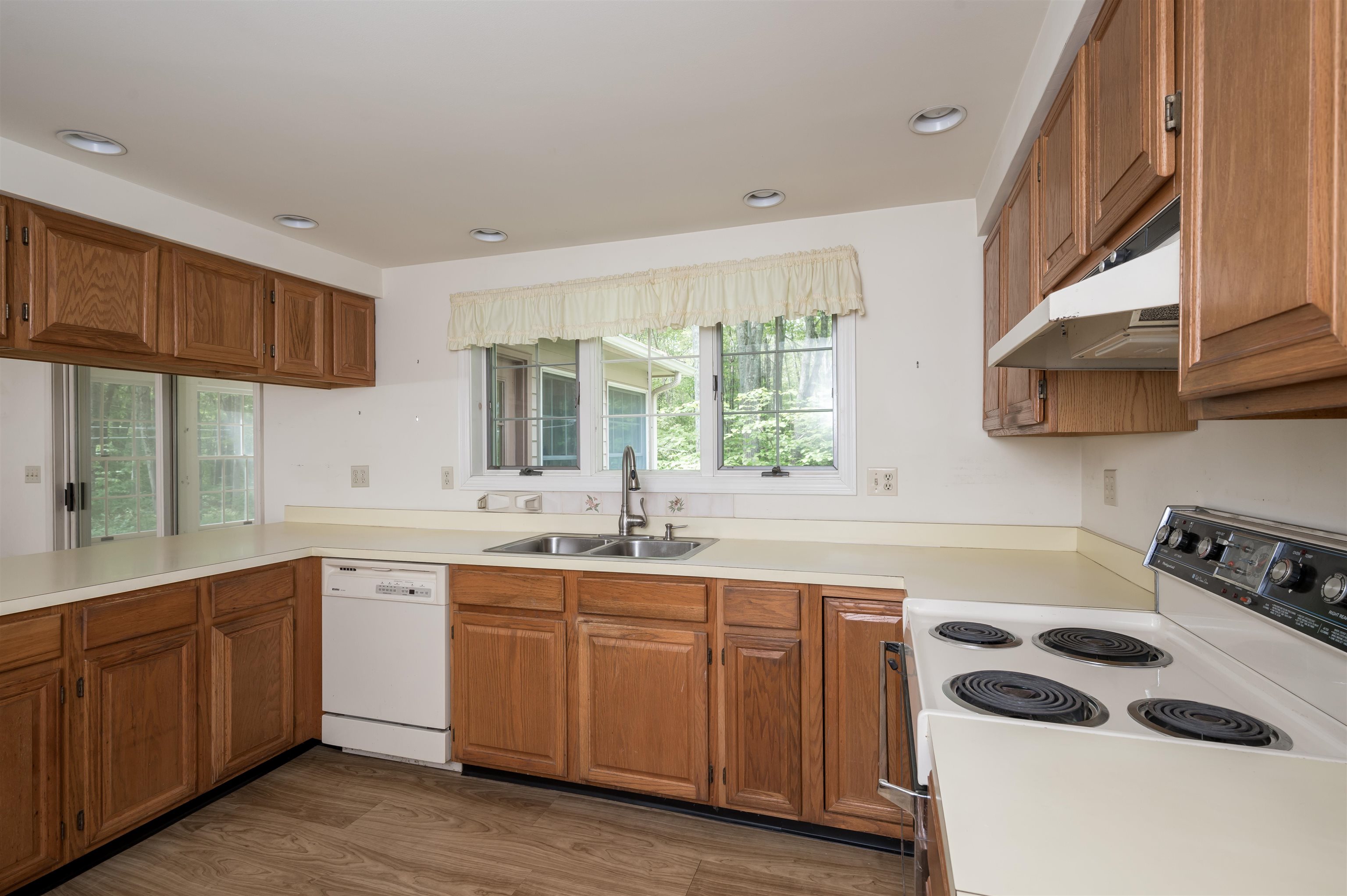 8 James Farm Road Lee, NH 03861 - Photo 2 of 32
