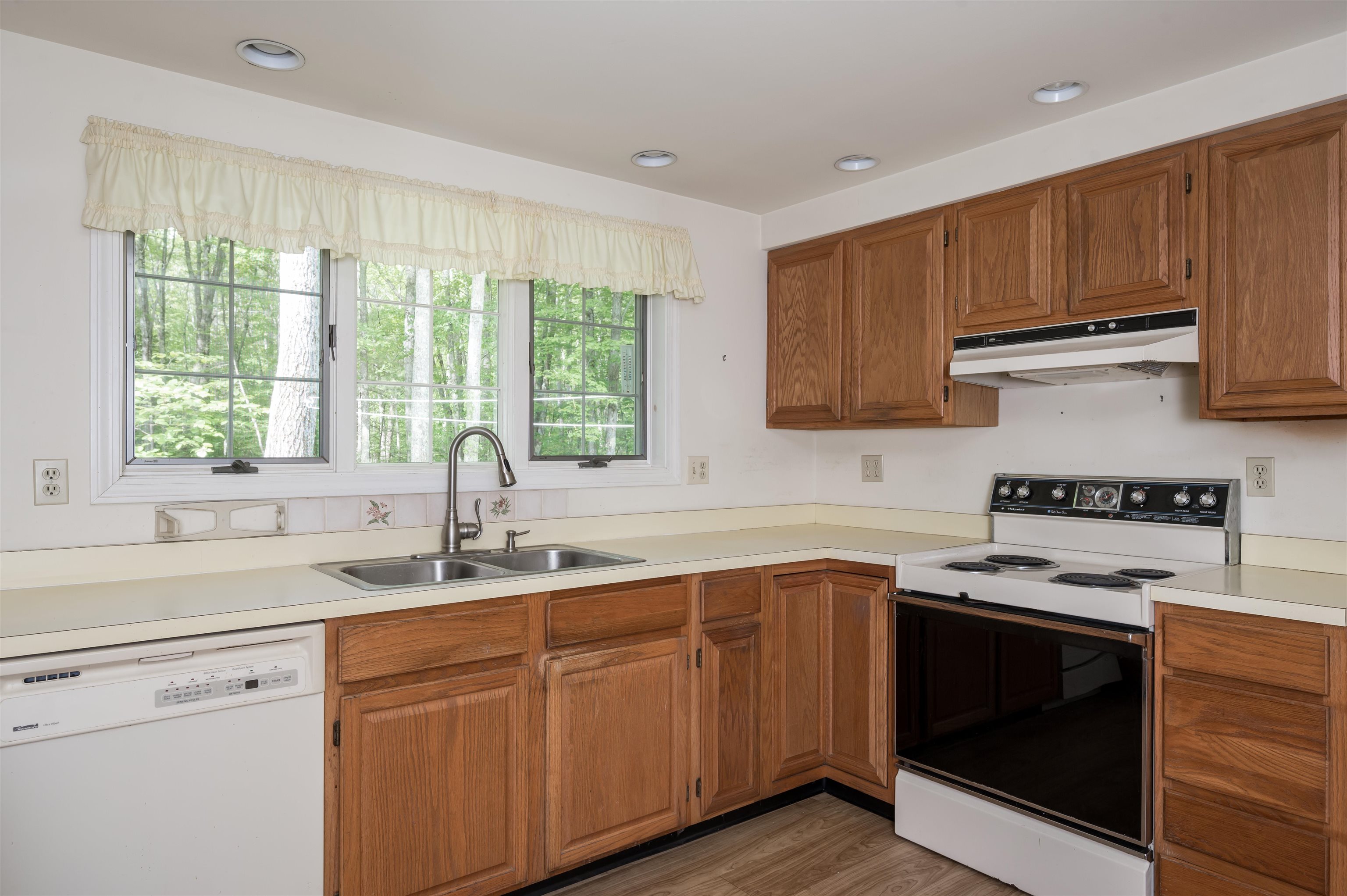 8 James Farm Road Lee, NH 03861 - Photo 4 of 32