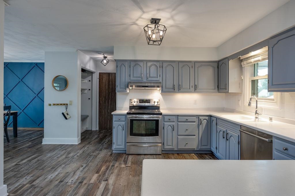 305 Raymond Road Waunakee, WI 53597 - Photo 12 of 44 Gallery Image 12