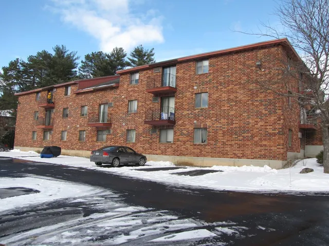 $1,400 | 1301 Bodwell Road, Unit 12, Manchester, NH 03109