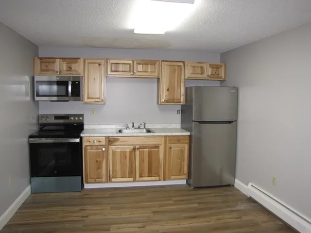 $1,400 | 1301 Bodwell Road, Unit 12, Manchester, NH 03109