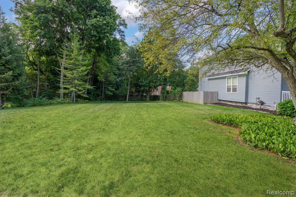 342 Terry Avenue Rochester, MI 48307 - Photo 3 of 4