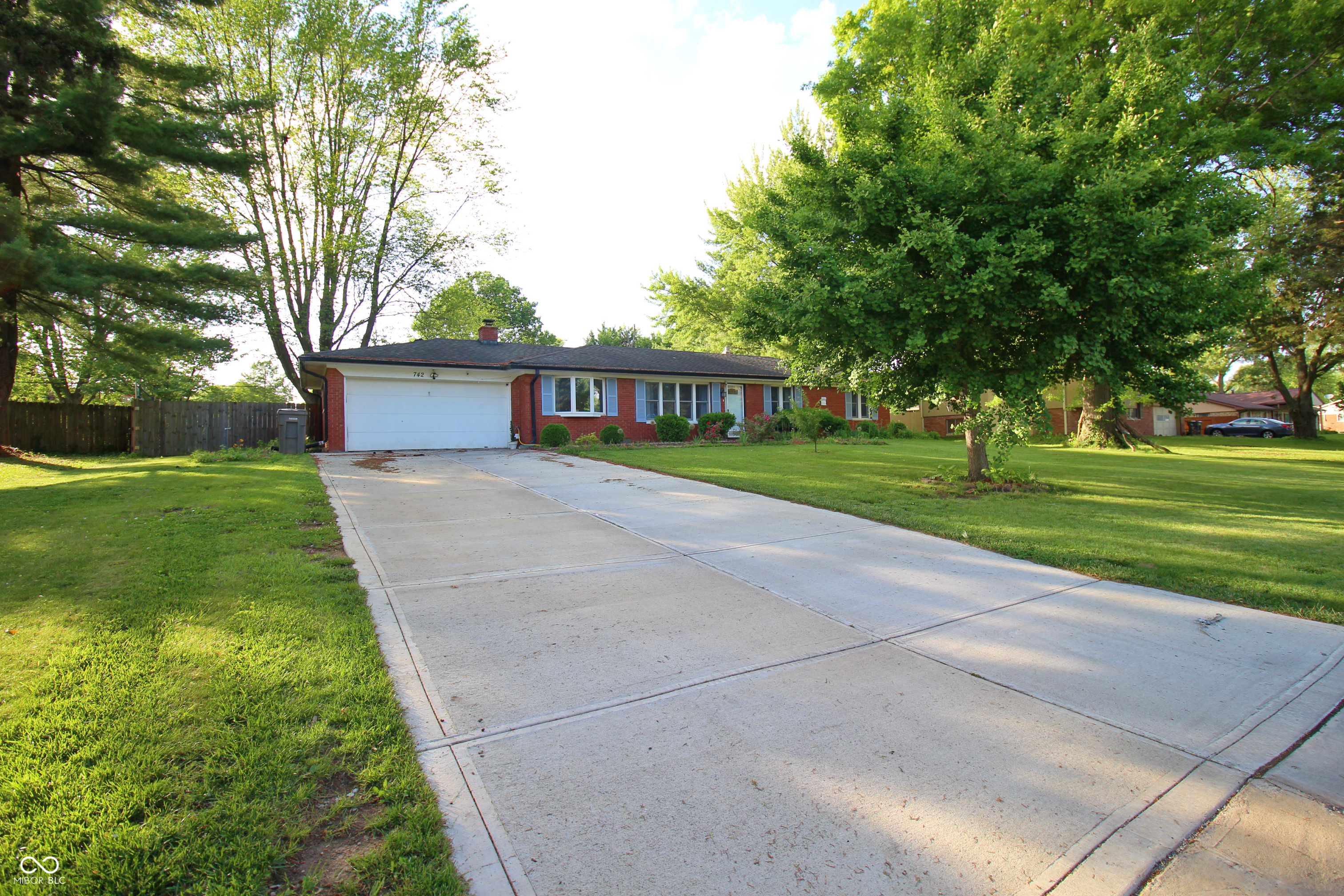 742 Coach Road Indianapolis, IN 46227 - Photo 3 of 18 Gallery Image 3