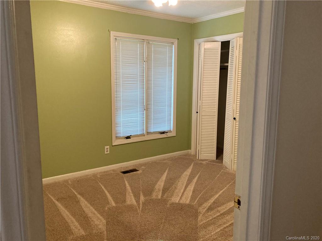 1851 Stoney Point Road Shelby, NC 28150 - Photo 20 of 26 a bathroom with a tub and shower
