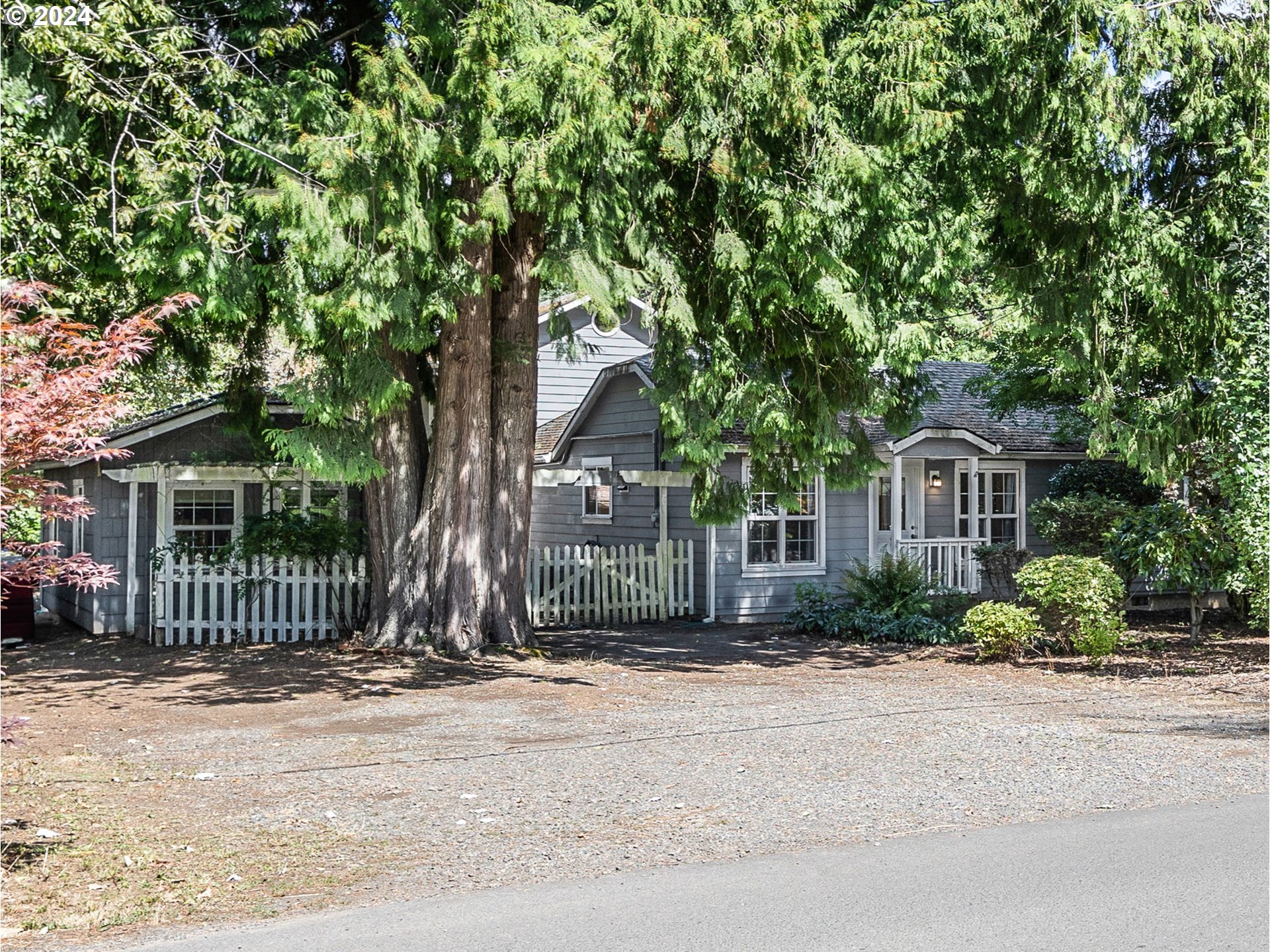 38631 Southeast Hudson Road Boring, OR 97009 - Photo 25 of 39 a front view of a house with garden