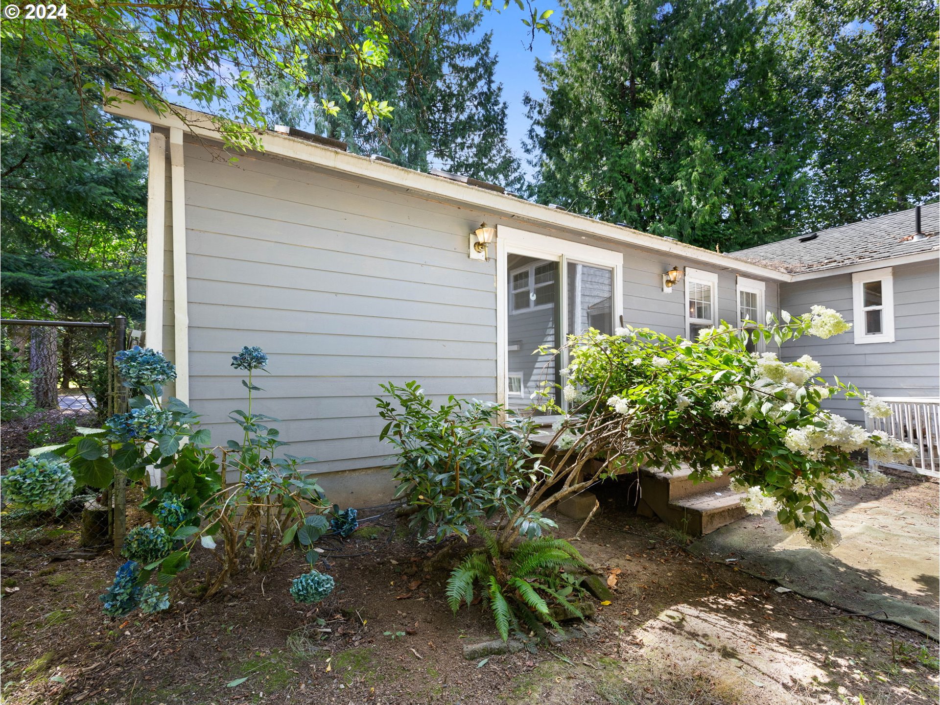 38631 Southeast Hudson Road Boring, OR 97009 - Photo 31 of 39 a backyard of a house with a garden