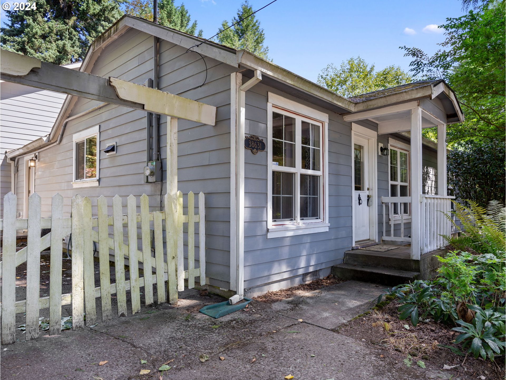 38631 Southeast Hudson Road Boring, OR 97009 - Photo 38 of 39 a front view of a house with a garden