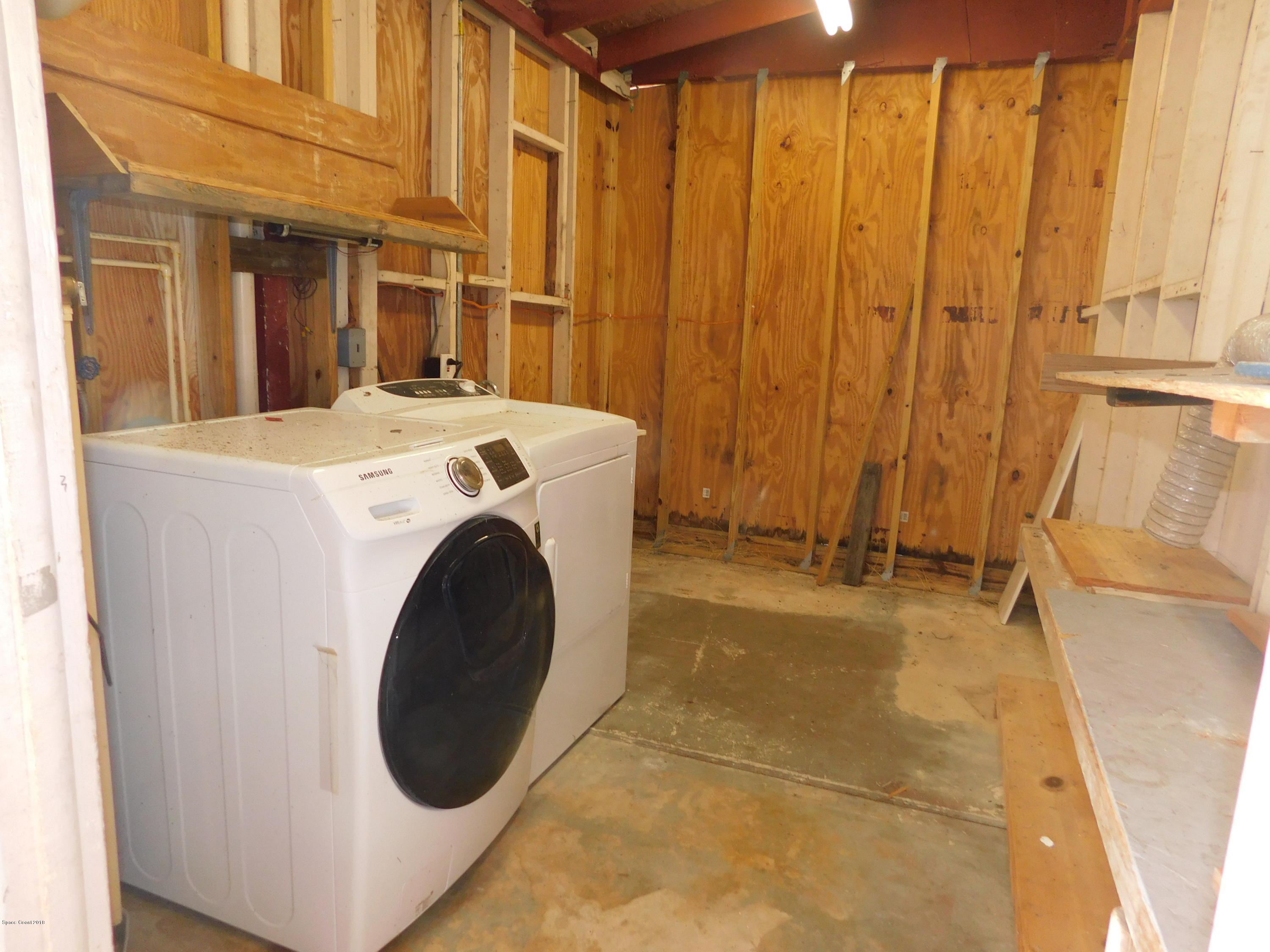 2267 King Richard Road Melbourne, FL 32935 - Photo 11 of 15 Laundry / storage room