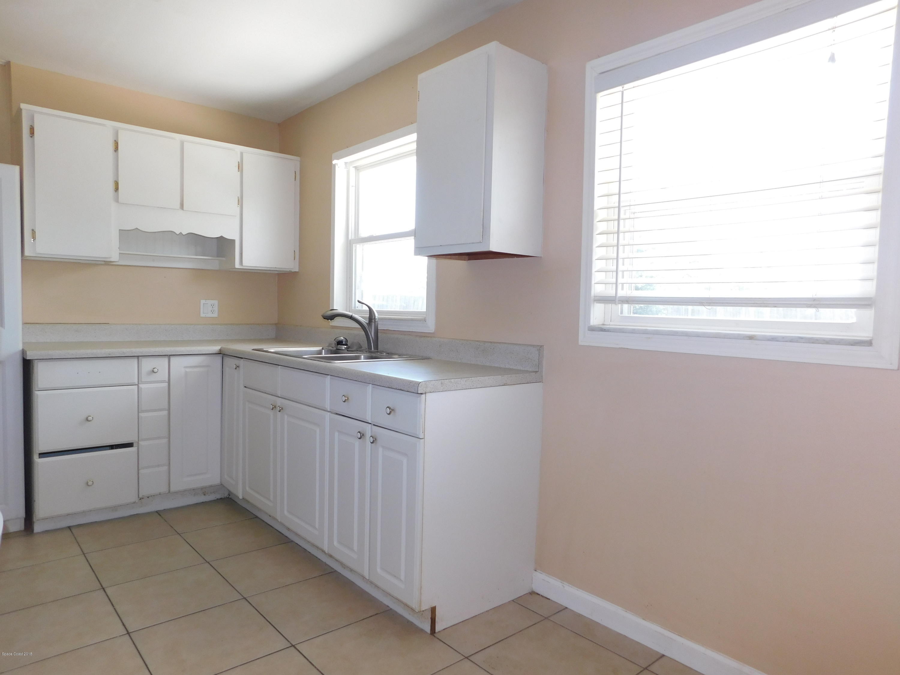 2267 King Richard Road Melbourne, FL 32935 - Photo 5 of 15 Kitchen