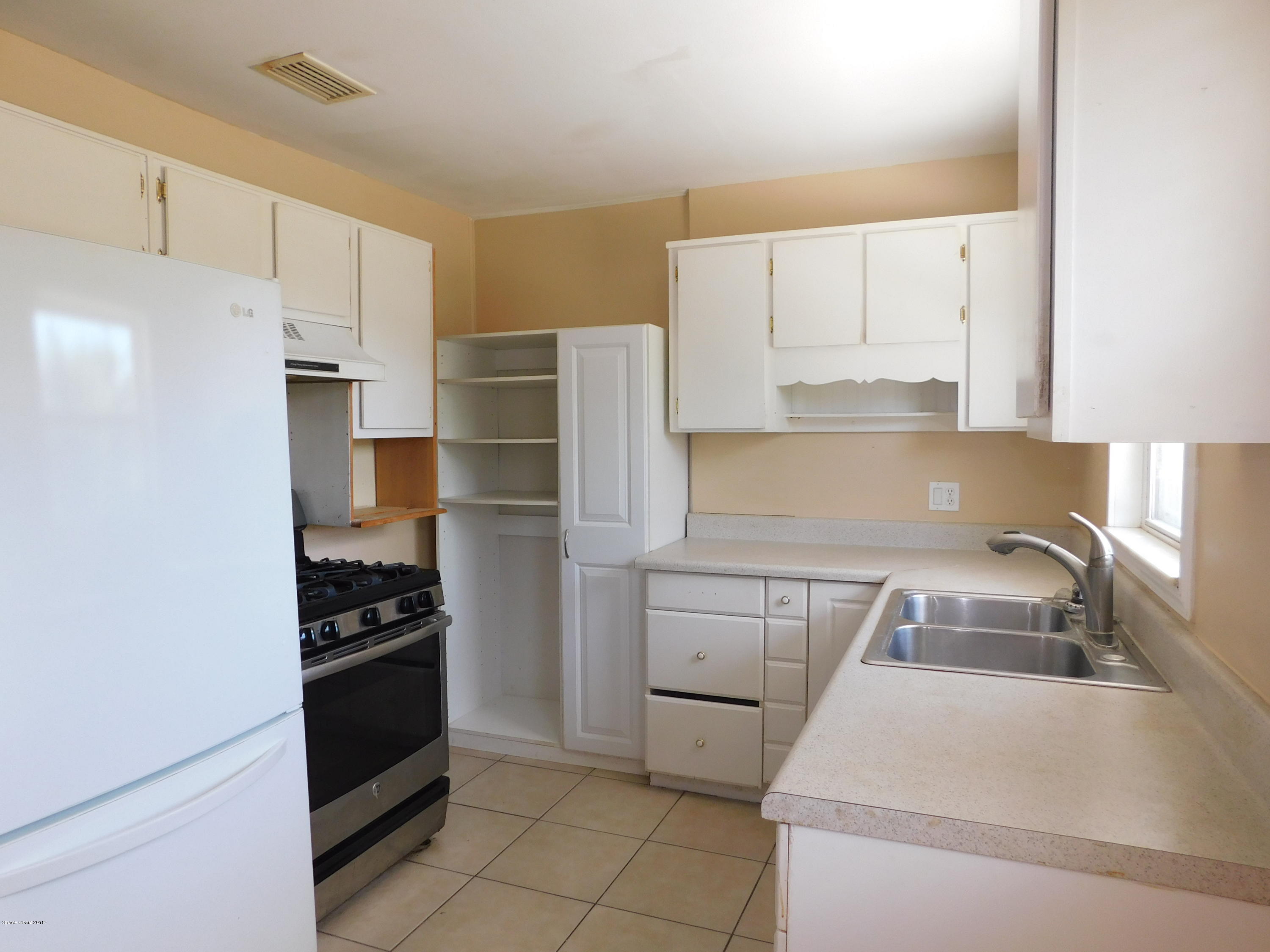 2267 King Richard Road Melbourne, FL 32935 - Photo 6 of 15 Gas range