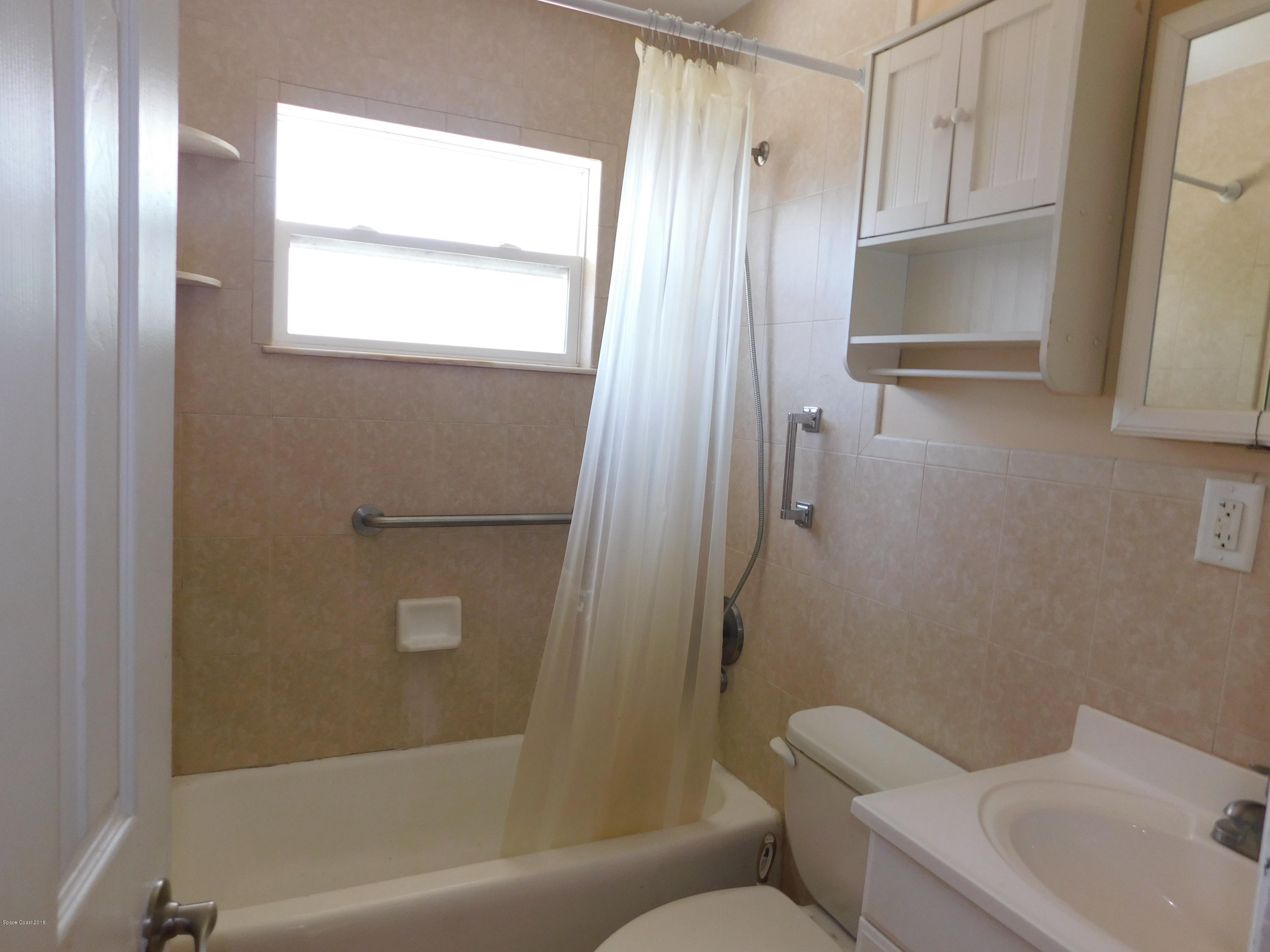 2267 King Richard Road Melbourne, FL 32935 - Photo 10 of 15 Bathroom