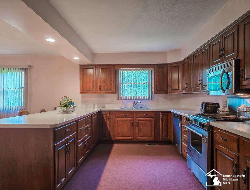 10301 Douglas Road Temperance, MI 48182 - Photo 13 of 35