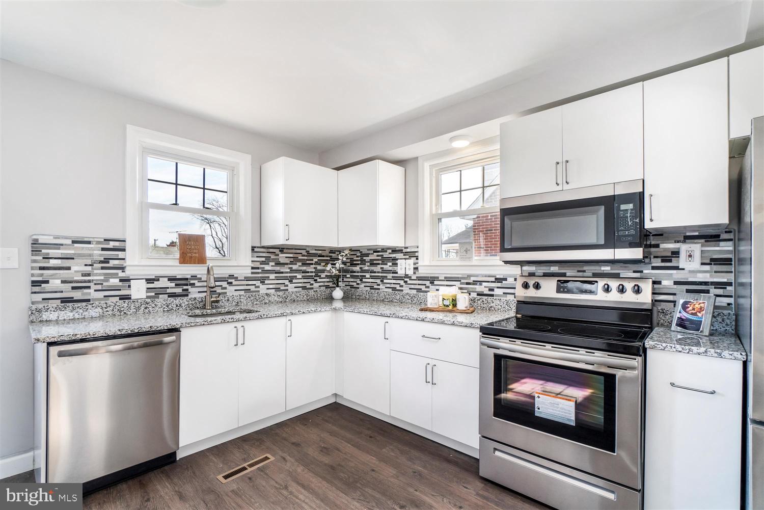 1931 Robinwood Road Baltimore, MD 21222 - Photo 3 of 32 Gallery Image 3