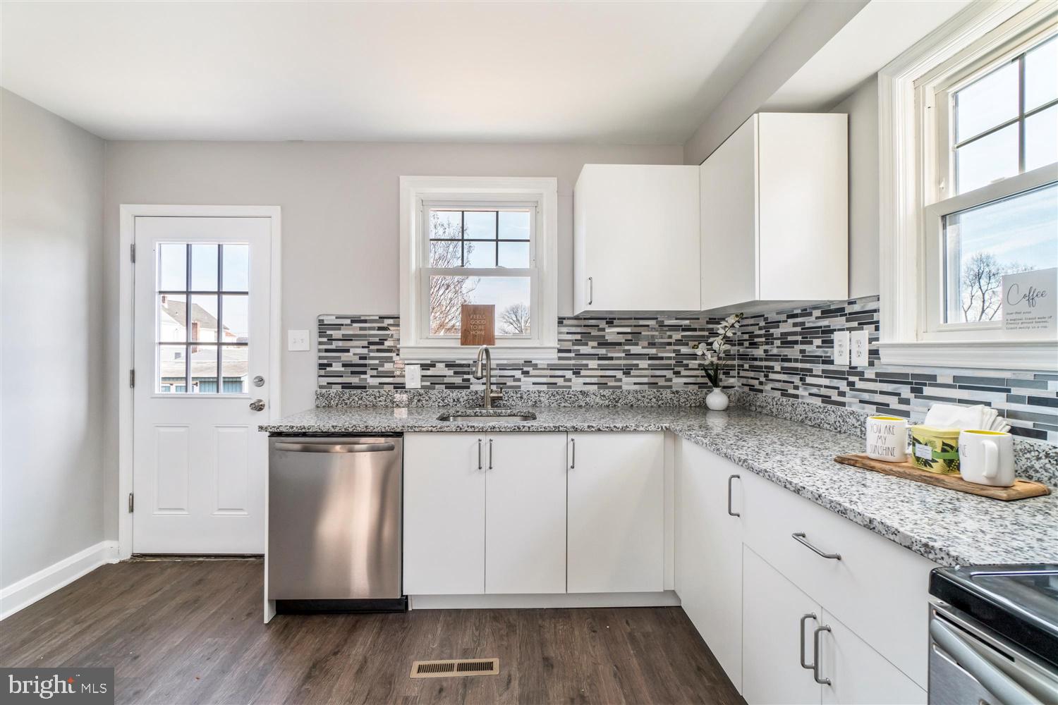 1931 Robinwood Road Baltimore, MD 21222 - Photo 4 of 32 Gallery Image 4