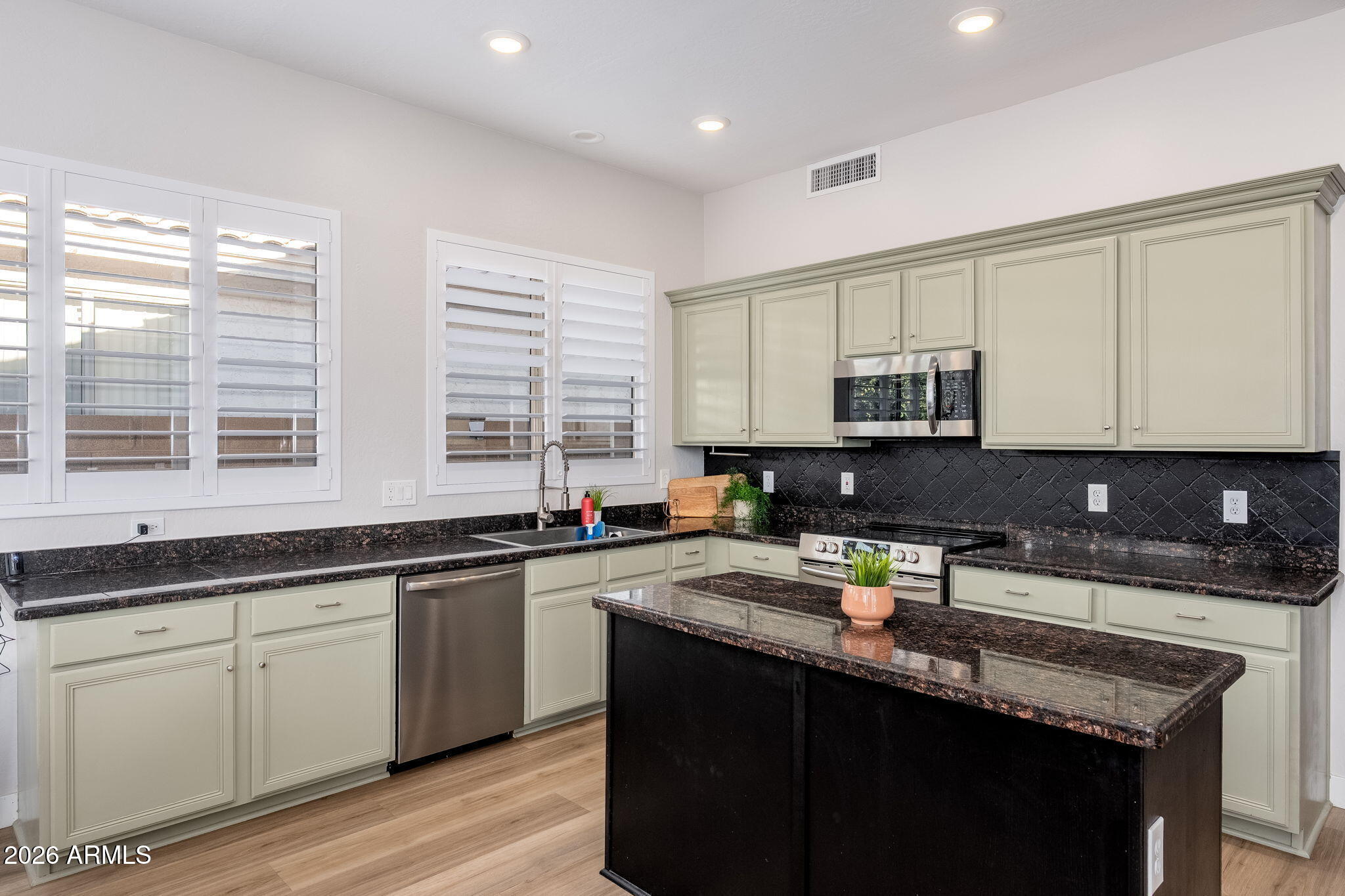 1602 East Commerce Avenue Gilbert, AZ 85234 - Photo 16 of 66 1602 E Commerce Ave - 15