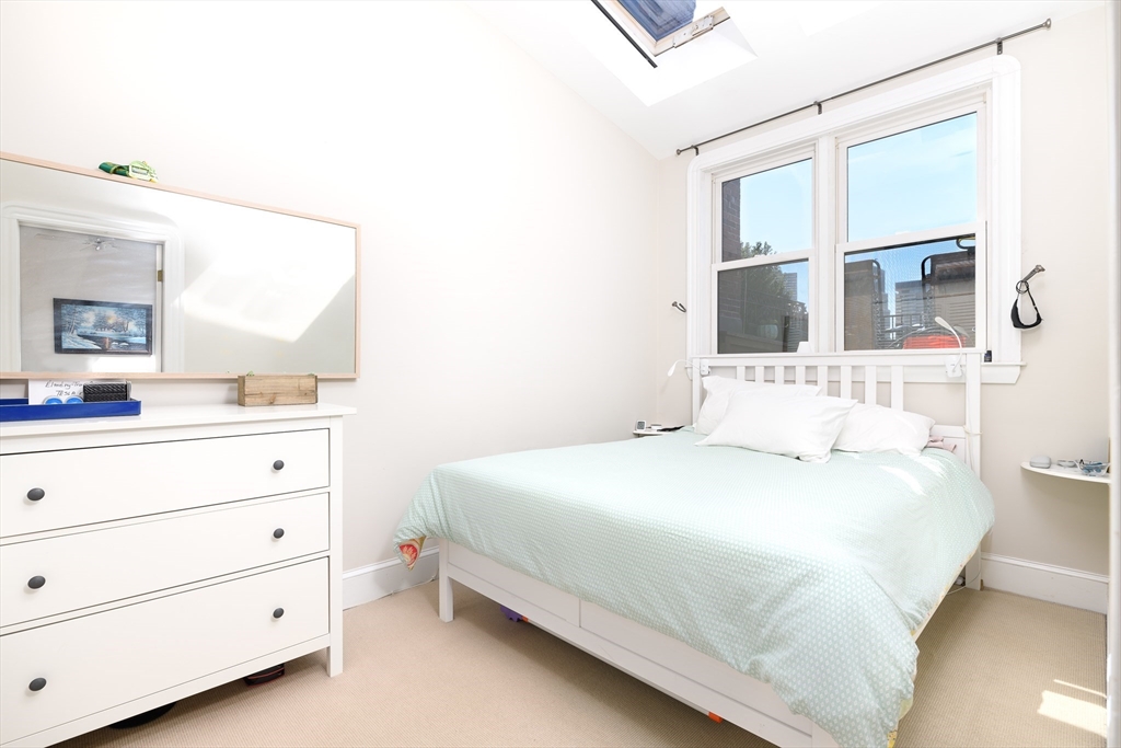 261 Marlborough Street, Unit 11 Boston, MA 02116 - Photo 11 of 17 a bedroom with a bed and a dresser