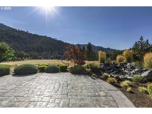 a view of a outdoor space