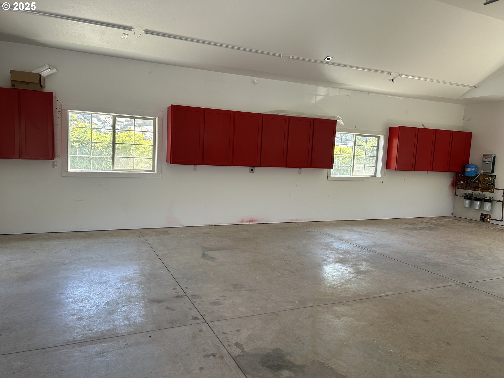 3465 Galls Creek Road Gold Hill, OR 97525 - Photo 26 of 30 a view of room and window