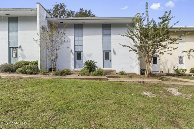 $1,100 | 3230 Cumberland Road, Unit 31, Ocean Springs, MS 39564